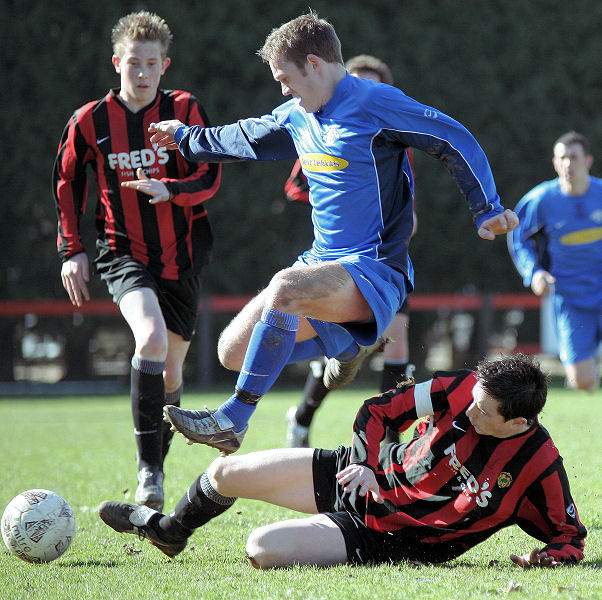 Dave Sharman slides in on Ryan Hudson
