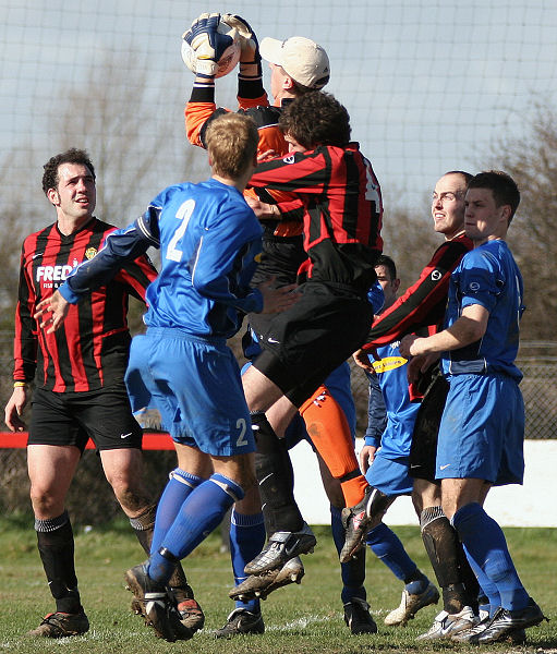 Simon Davey cuts out this corner
